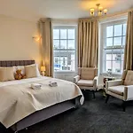 Graham Arms 3*